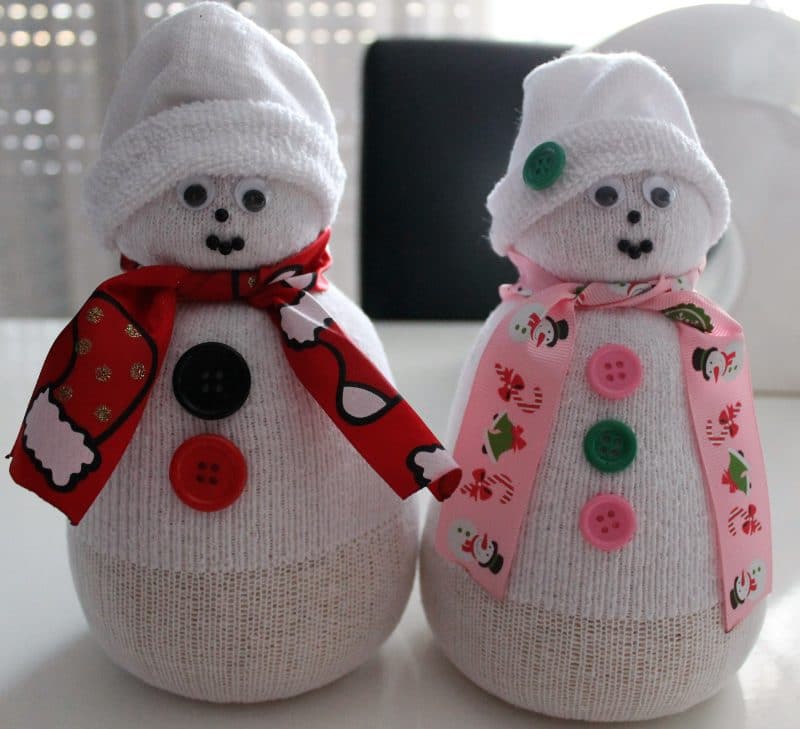 Cómo hacer un Muñeco de Nieve reciclando calcetines - Crear Para Regalar