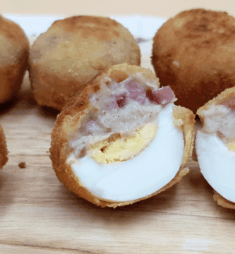 Huevos rellenos con bechamel de jamón
