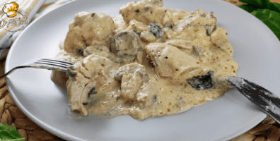 Pollo con espinacas y champiñones en salsa cremosa