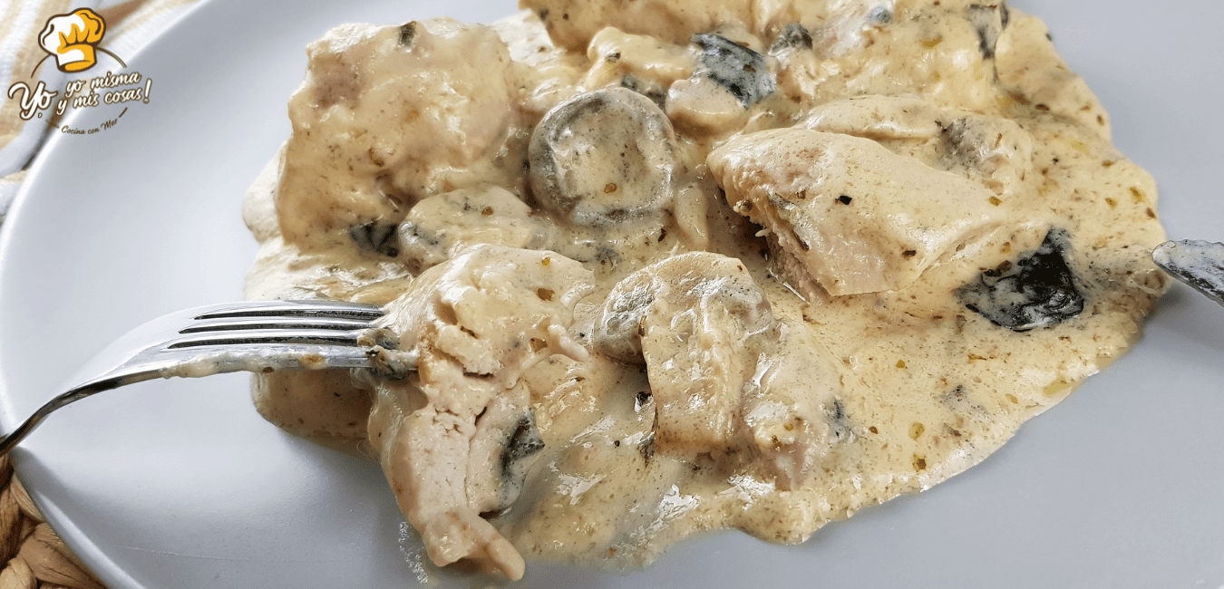 Pollo con espinacas y champi&ntilde;ones en salsa cremosa 