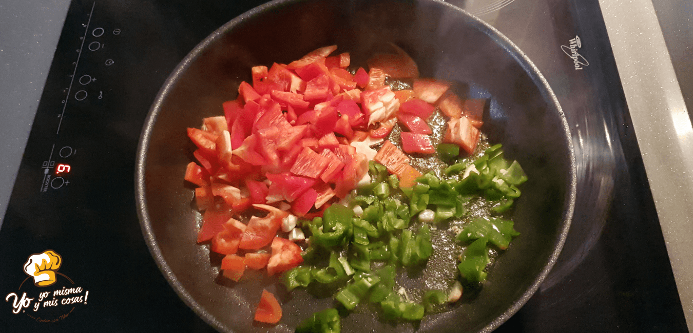 Arroz con pollo y guisantes