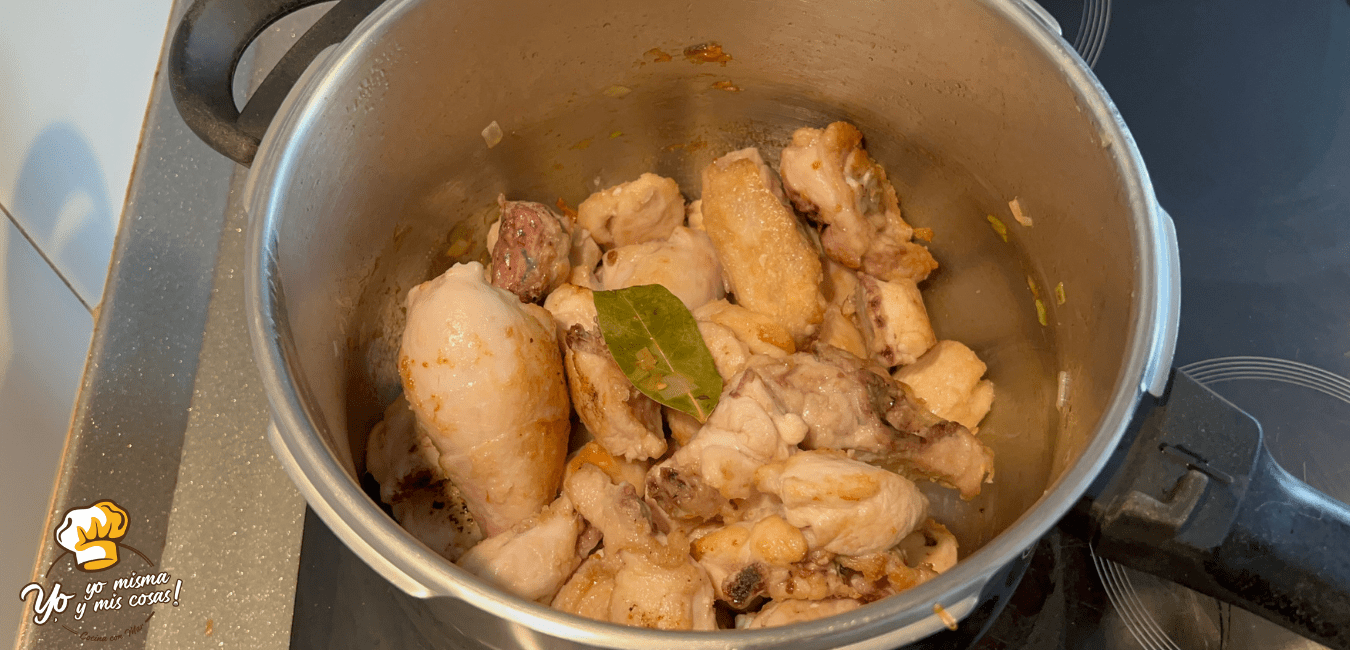 Pollo en Salsa "Uno"