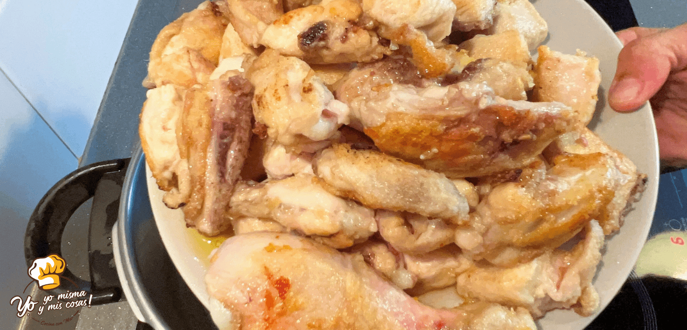Pollo en Salsa "Uno"
