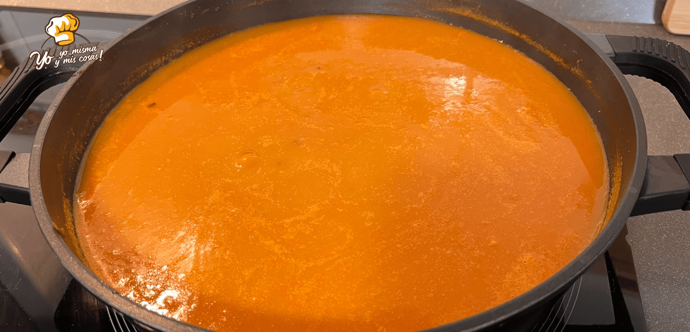 Sopa Casera con arroz y calamares