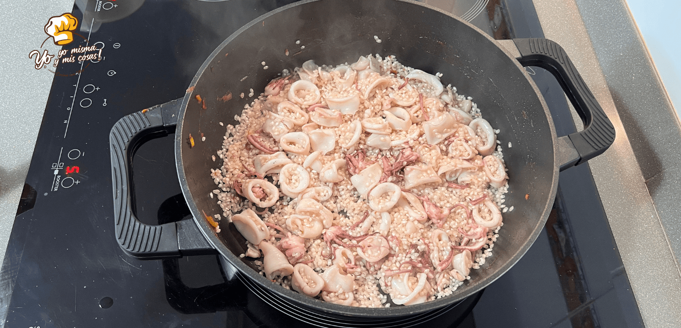 Sopa Casera con arroz y calamares