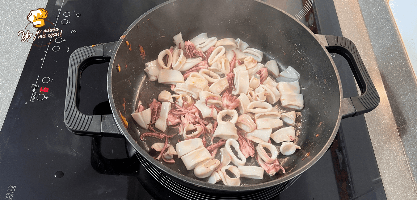 Sopa Casera con arroz y calamares
