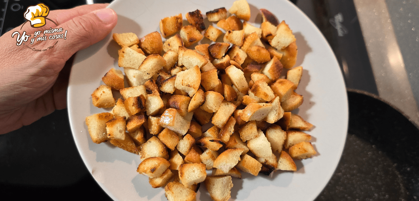 sopa picadillo con almendras y jam&oacute;n