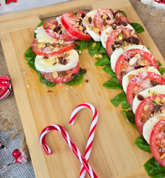 Ensalada en Forma de Bastón Navideño