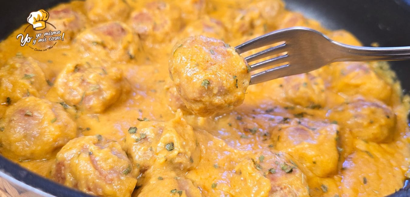 alb&oacute;ndigas en salsa de ajitos y almendras