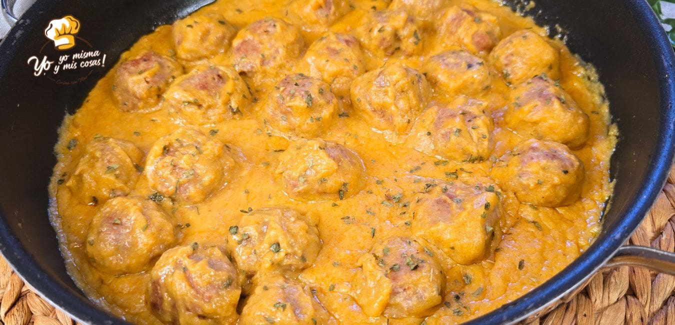 alb&oacute;ndigas en salsa de ajitos y almendras