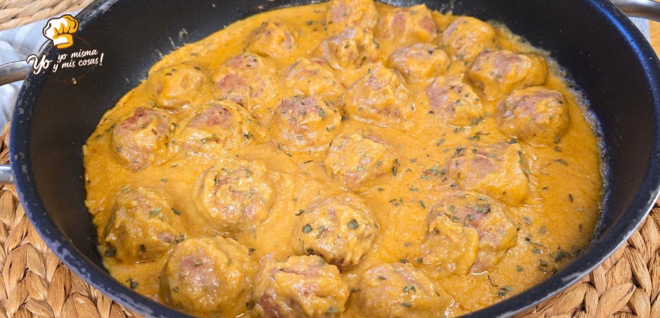 alb&oacute;ndigas en salsa de ajitos y almendras