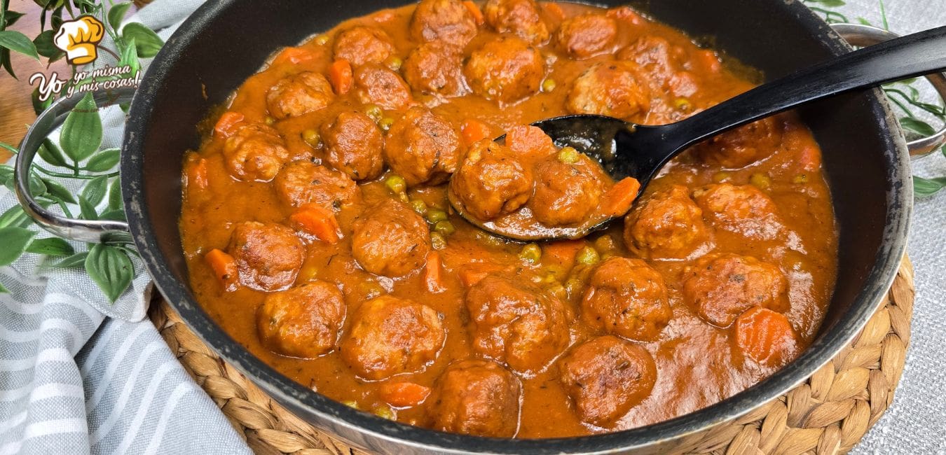 alb&oacute;ndigas en salsa de vino tinto 