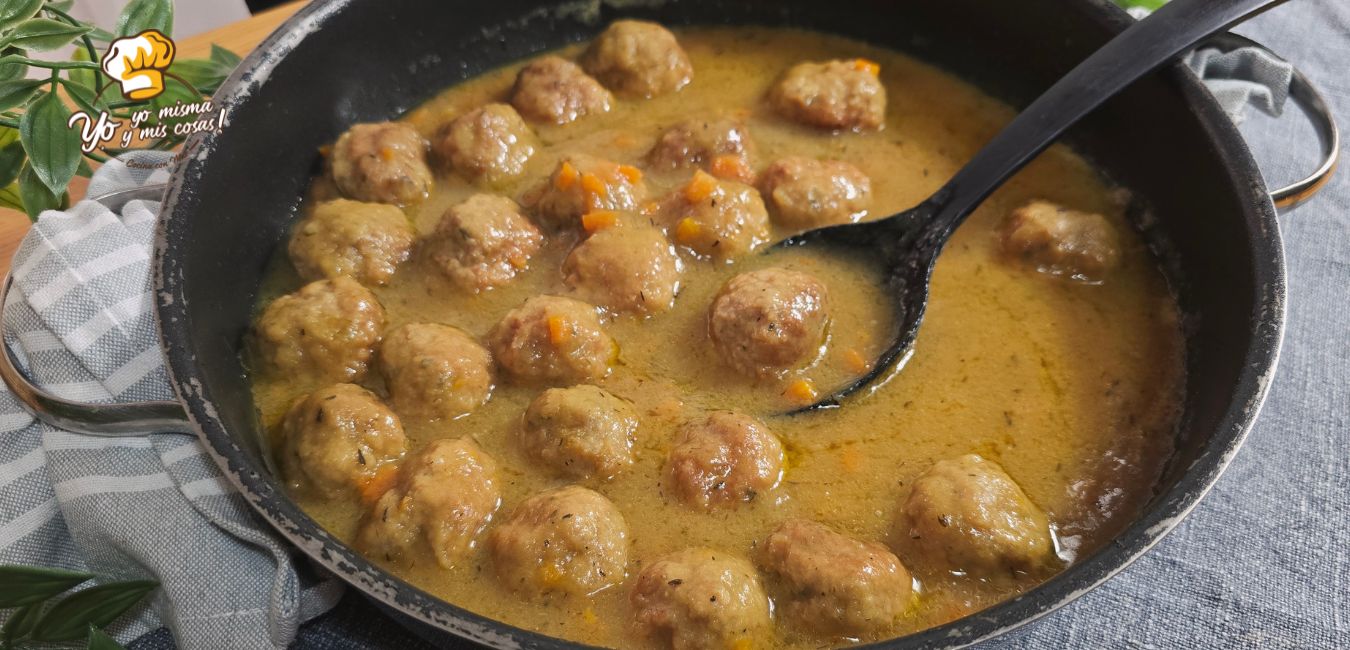 Alb&oacute;ndigas en Salsa