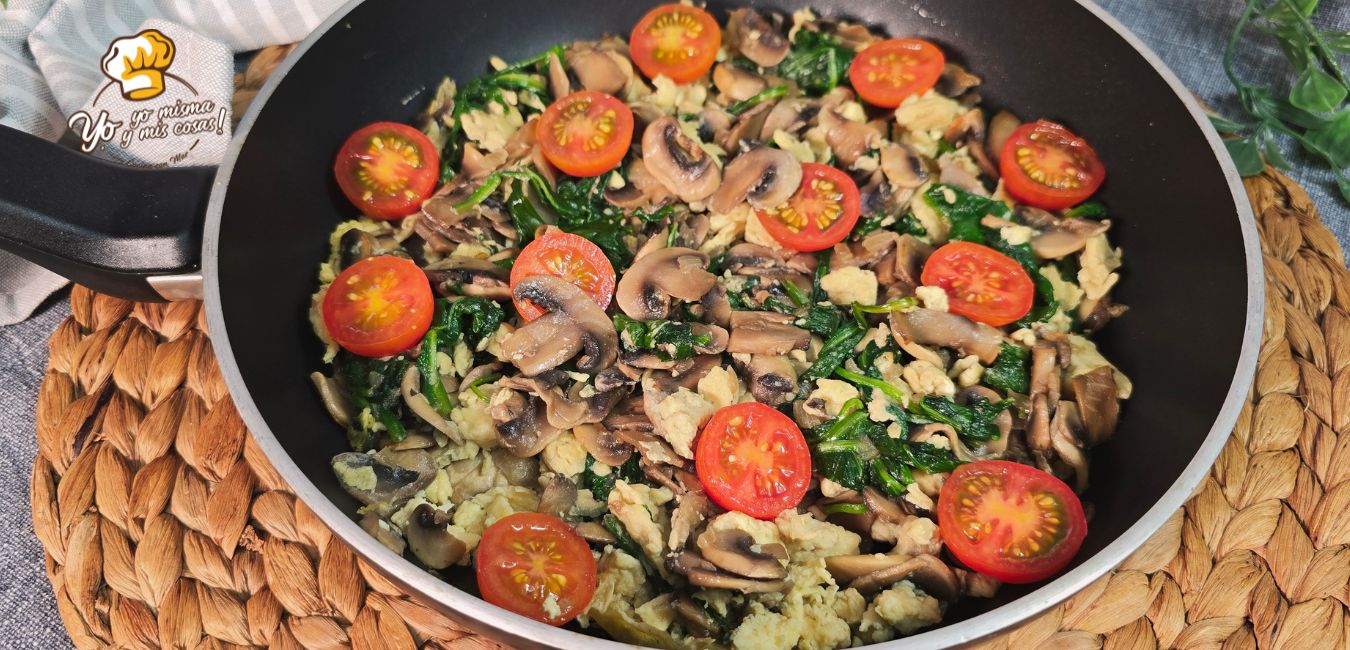 salteado de champiñones con espinacas salteado de champiñones con espinacas